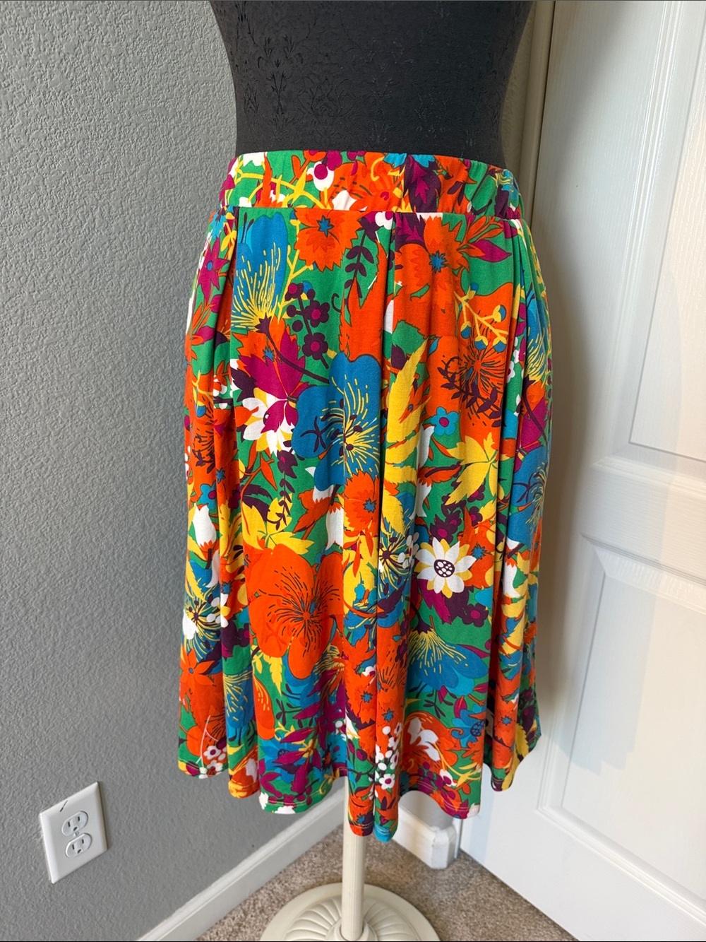 LuLaRoe Madison Skirt Tropical Bright Floral Circle Skirt Size Large